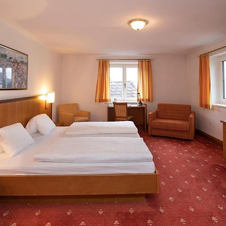 Keramikhotel Goldener Brunnen Gmunden Exterior foto