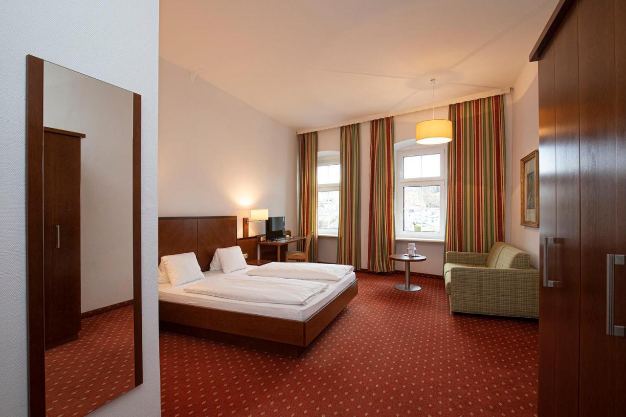 Keramikhotel Goldener Brunnen Gmunden Exterior foto